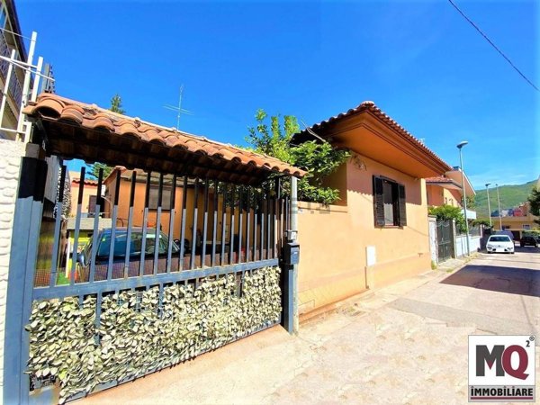 casa indipendente in vendita a Mondragone