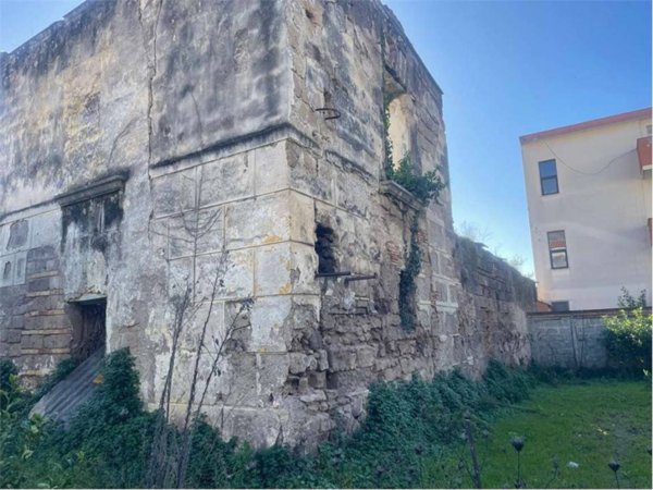 intera palazzina in vendita a Mondragone