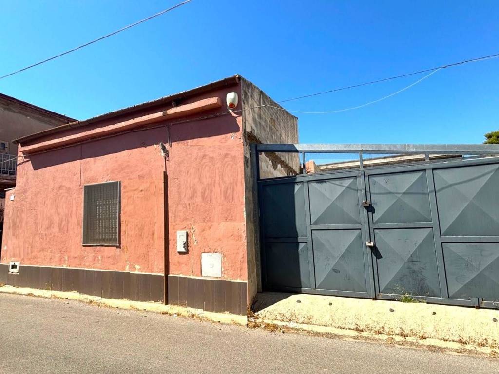 casa indipendente in vendita a Mondragone