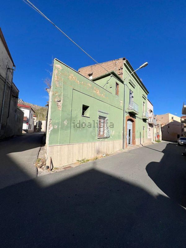 casa indipendente in vendita a Mondragone