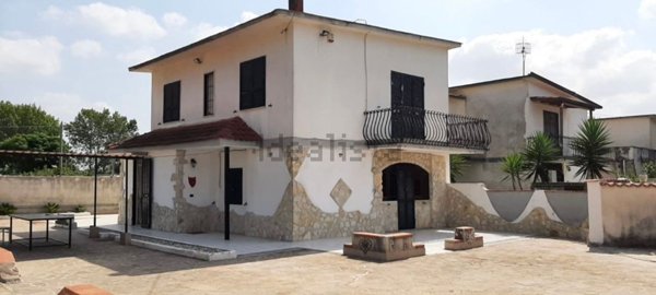 casa indipendente in vendita a Mondragone in zona Pescopagano