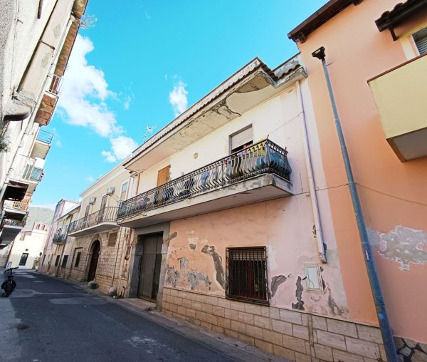 casa indipendente in vendita a Mondragone