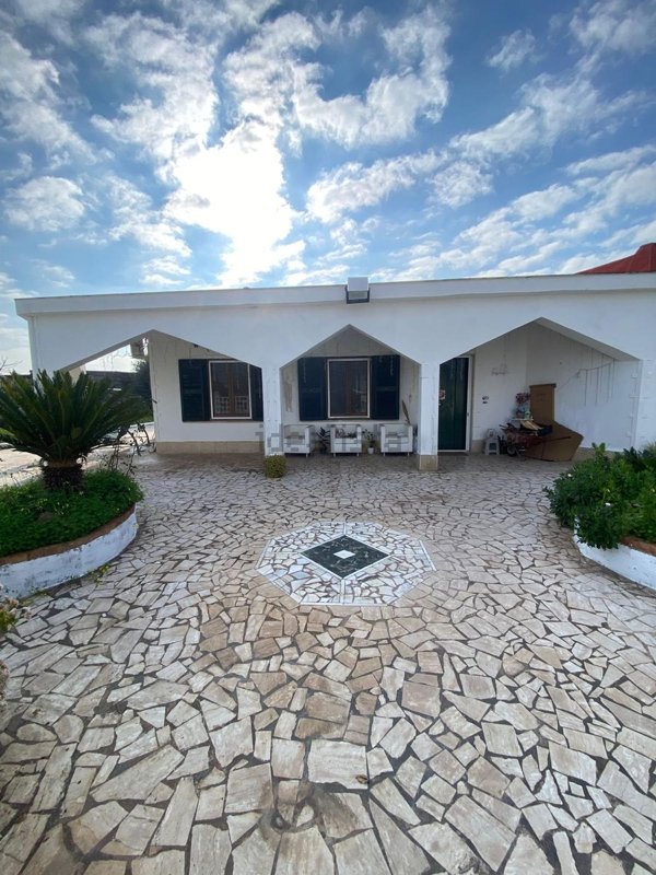 casa indipendente in vendita a Mondragone