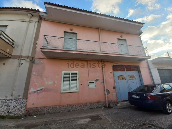 casa indipendente in vendita a Mondragone