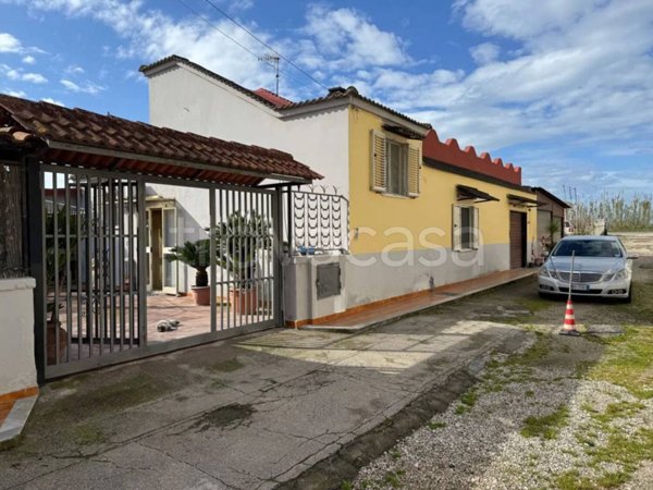 casa indipendente in vendita a Mondragone