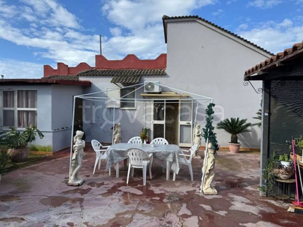 casa indipendente in vendita a Mondragone