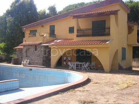 casa indipendente in vendita a Mondragone