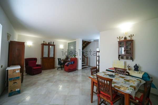 casa indipendente in vendita a Mondragone