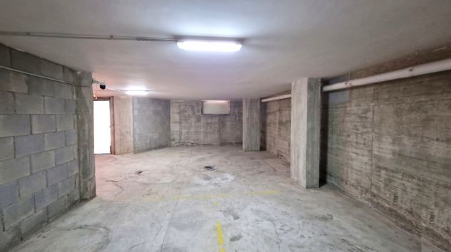 locale di sgombero in vendita a Mondragone