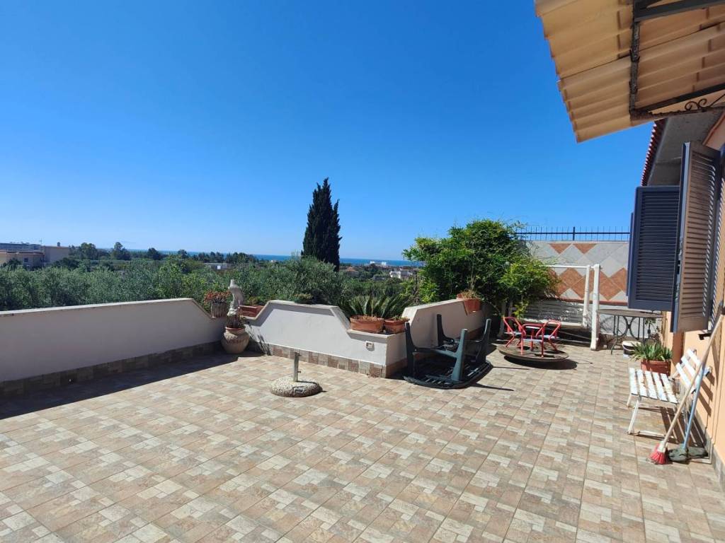 casa indipendente in vendita a Mondragone