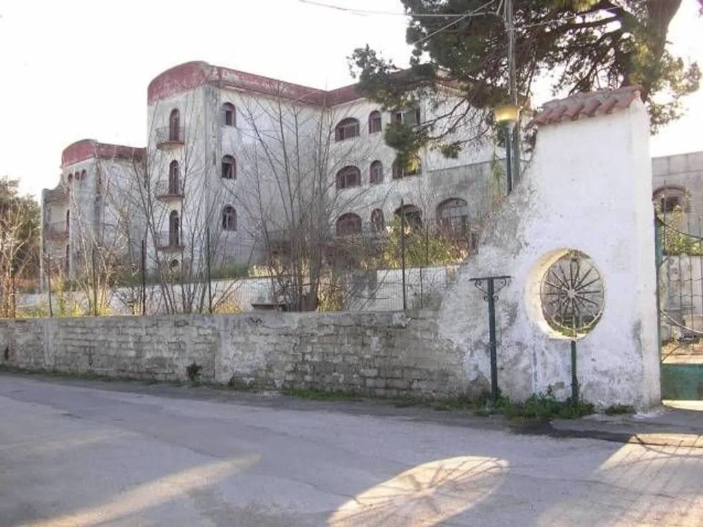 negozio in vendita a Mondragone