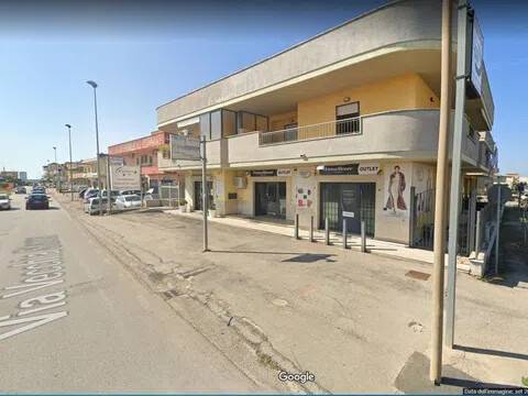 negozio in vendita a Mondragone