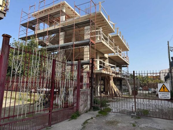 casa indipendente in vendita a Mondragone