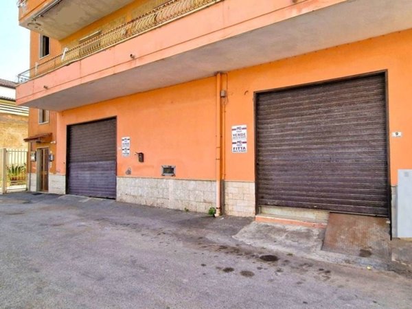 negozio in vendita a Mondragone