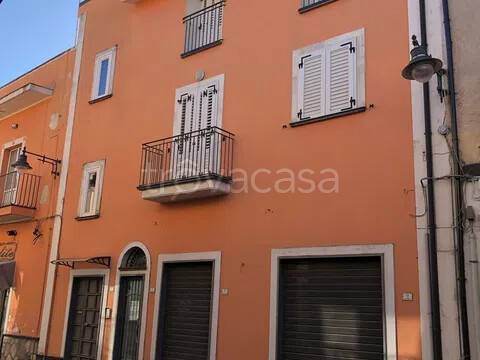 locale commerciale in vendita a Mondragone
