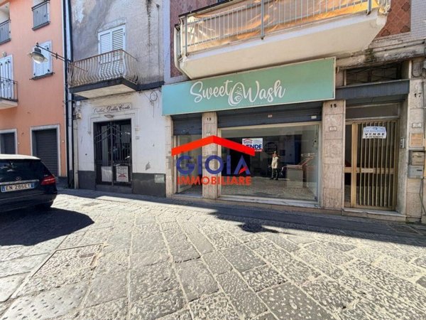 locale commerciale in vendita a Mondragone