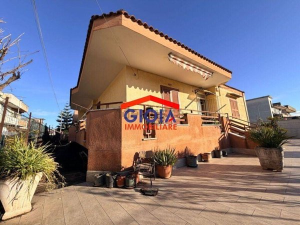 casa indipendente in vendita a Mondragone