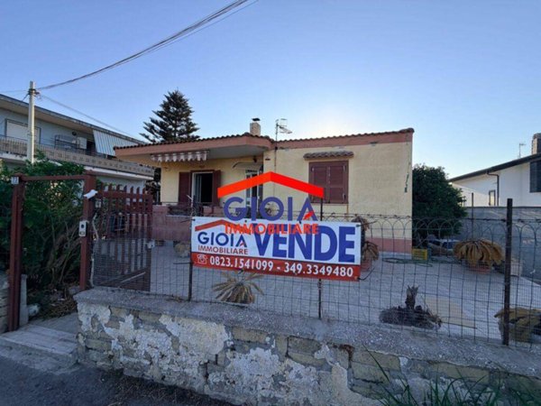 casa indipendente in vendita a Mondragone