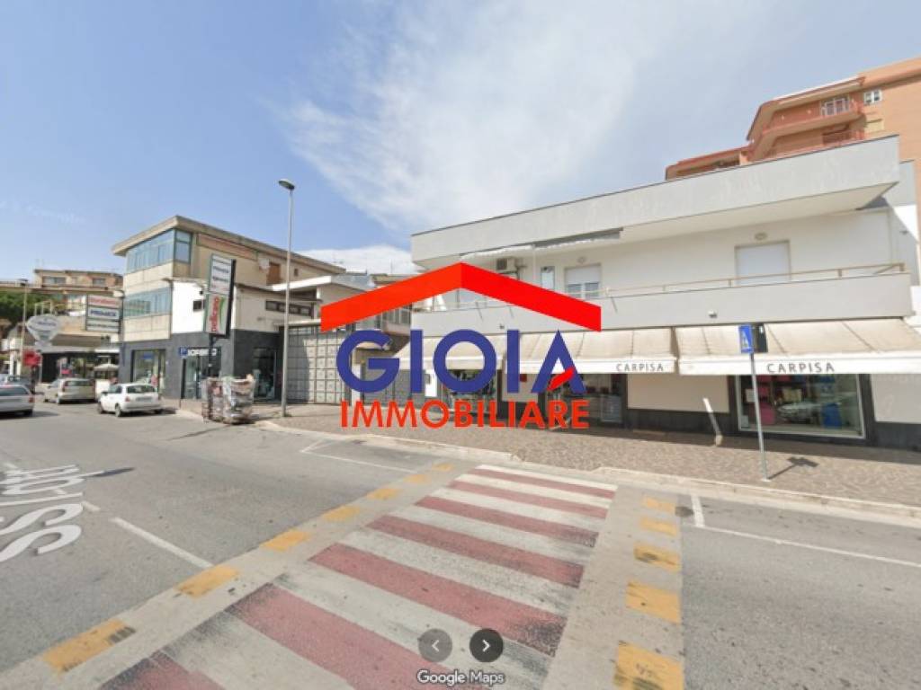 negozio in vendita a Mondragone