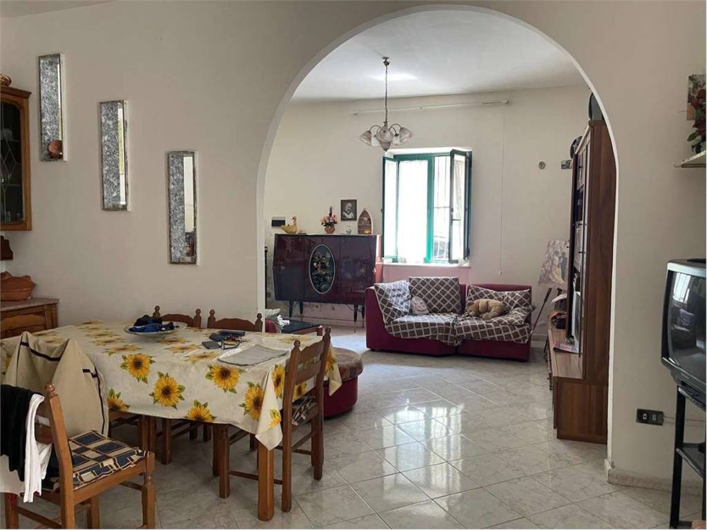 intera palazzina in vendita a Mondragone