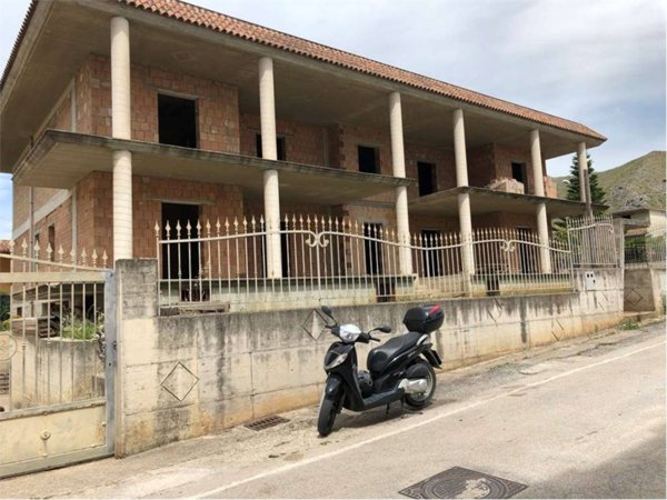 intera palazzina in vendita a Mondragone