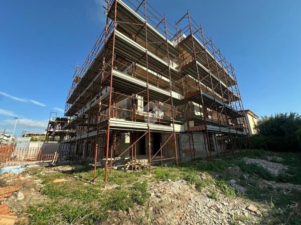 casa indipendente in vendita a Mondragone