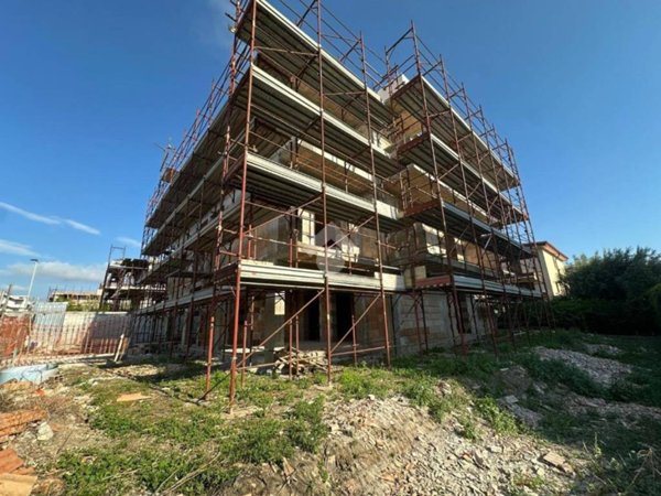 casa indipendente in vendita a Mondragone