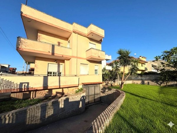 casa indipendente in vendita a Mondragone