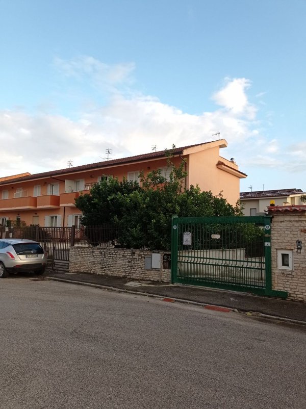 casa indipendente in vendita a Mondragone