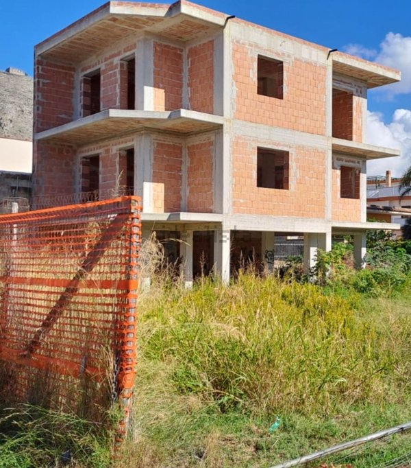 casa indipendente in vendita a Mondragone