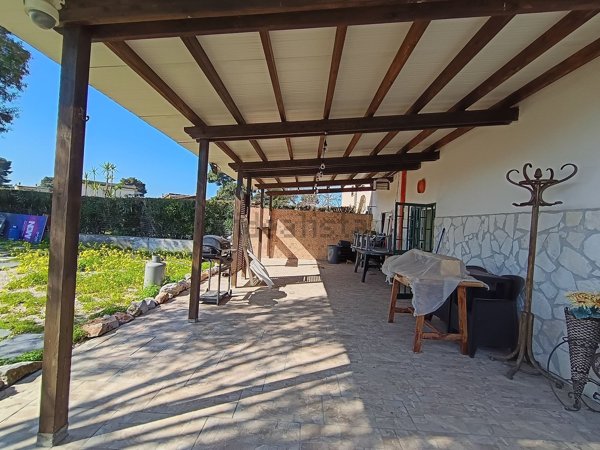 casa indipendente in vendita a Mondragone in zona Pescopagano