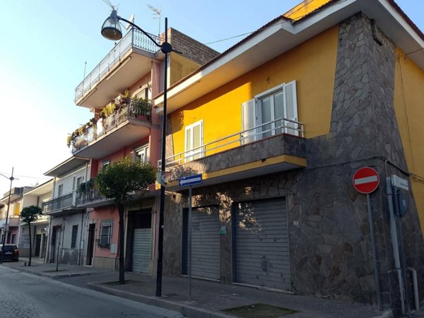 casa indipendente in vendita a Mondragone