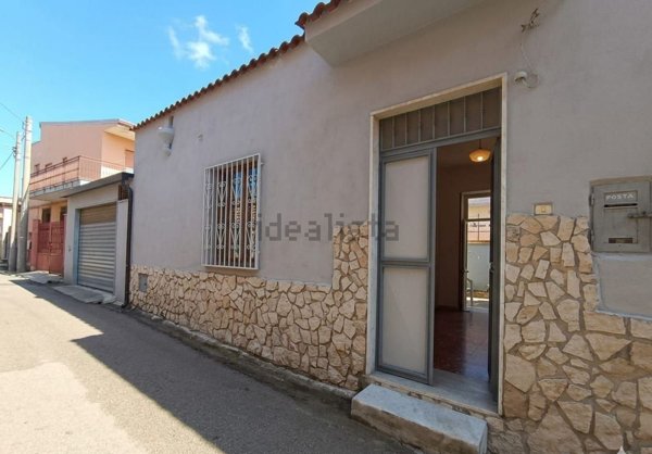 casa indipendente in vendita a Mondragone