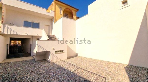 locale commerciale in vendita a Mondragone