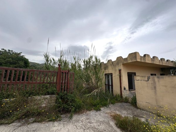 casa indipendente in vendita a Mondragone