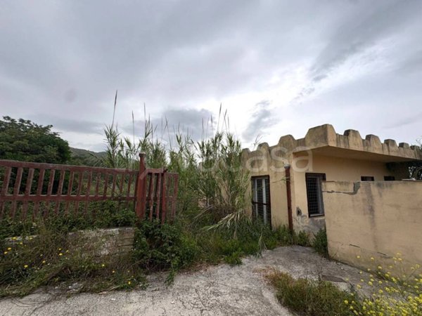 casa indipendente in vendita a Mondragone