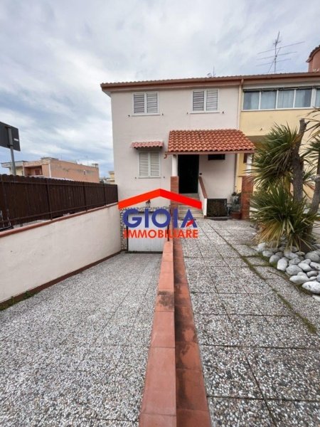 casa indipendente in vendita a Mondragone