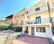 casa indipendente in vendita a Mondragone