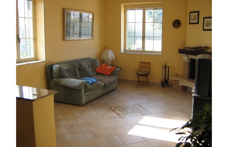 casa indipendente in vendita a Mondragone in zona Levagnole