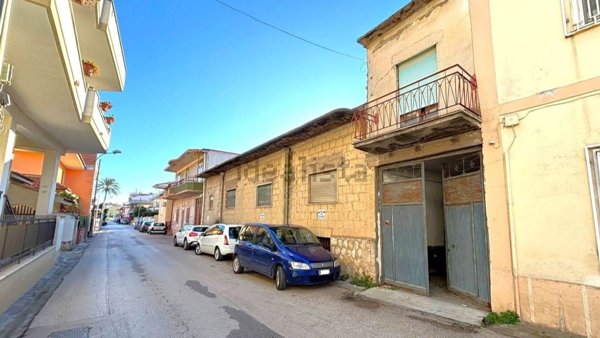 casa indipendente in vendita a Mondragone