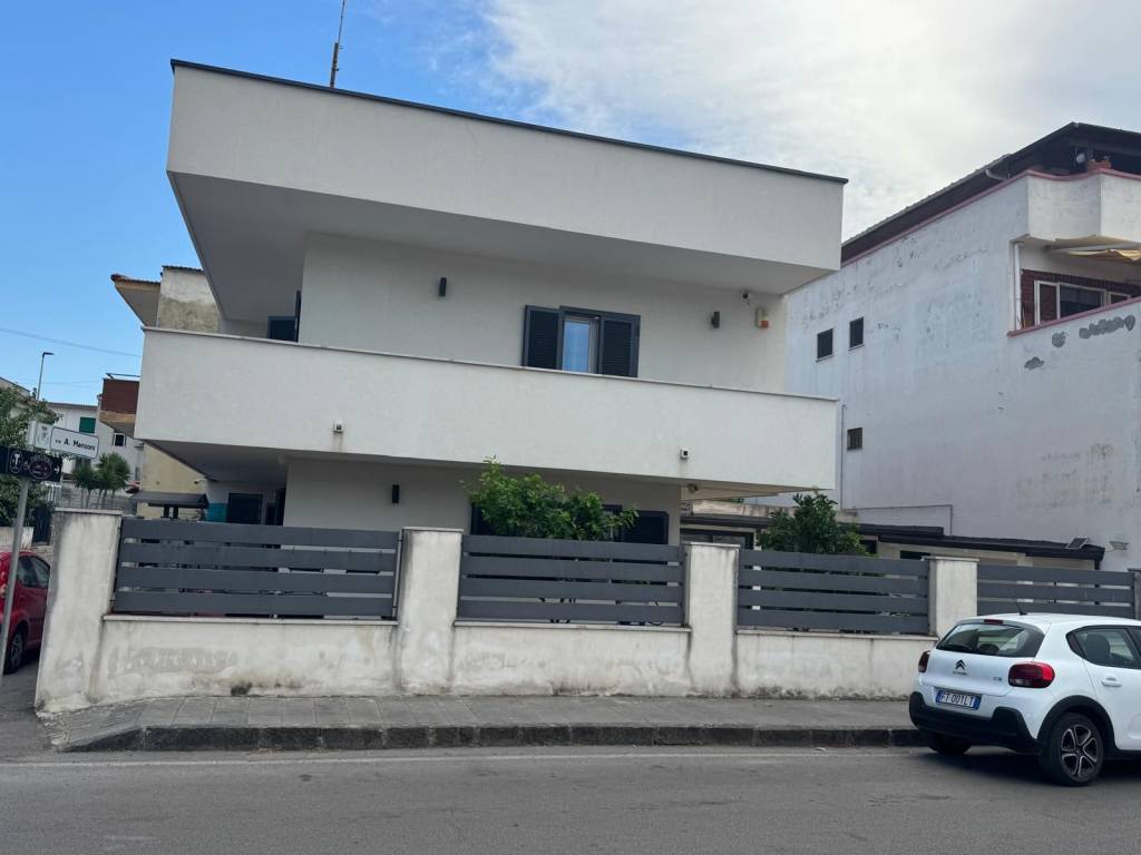 casa indipendente in vendita a Mondragone