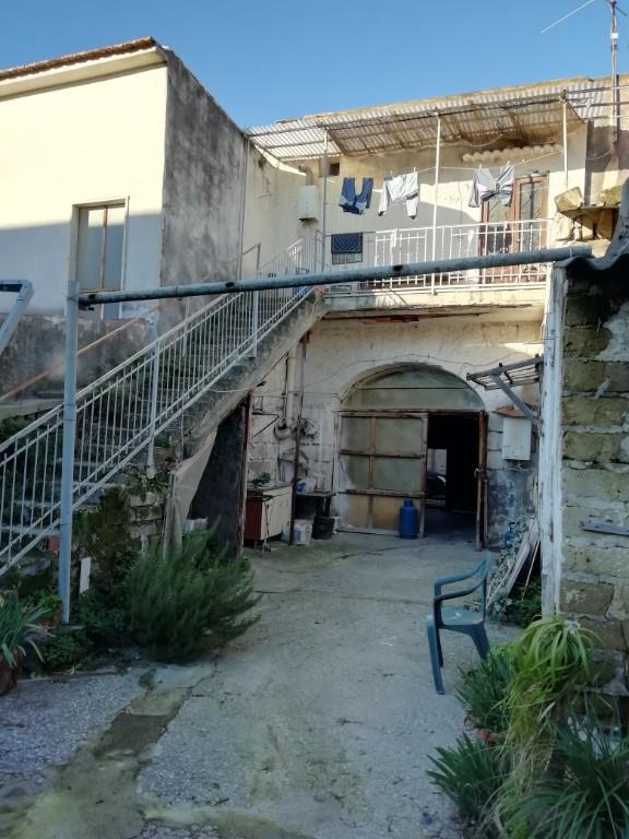 casa indipendente in vendita a Mondragone