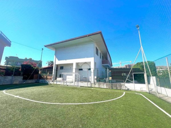 casa indipendente in vendita a Mondragone