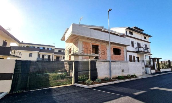 casa indipendente in vendita a Mondragone