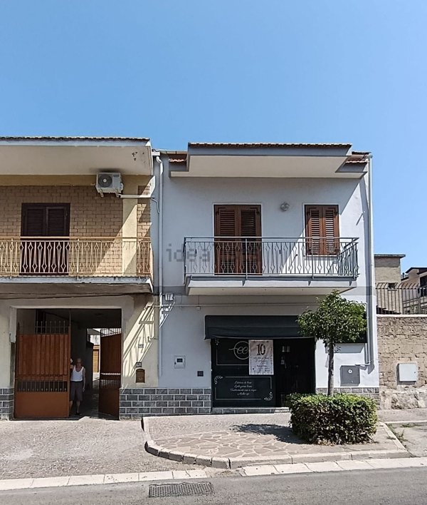 casa indipendente in vendita a Mondragone