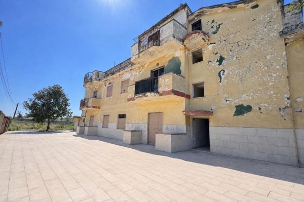 intera palazzina in vendita a Mondragone
