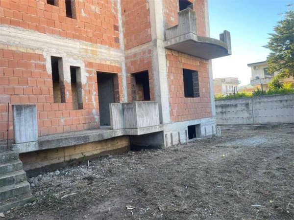 intera palazzina in vendita a Mondragone