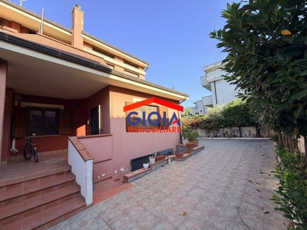 casa indipendente in vendita a Mondragone