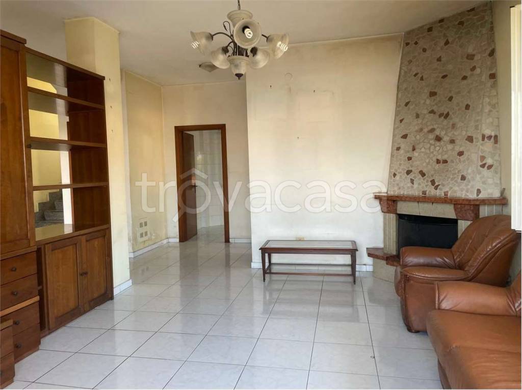 casa indipendente in vendita a Mondragone