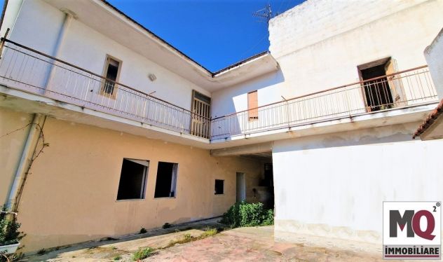 casa indipendente in vendita a Mondragone